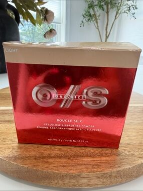 ONE/SIZE Bouclé Silk Cellulose Airbrushed Powder - light